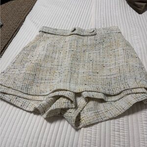 Elegant Cream Tweed Women skort